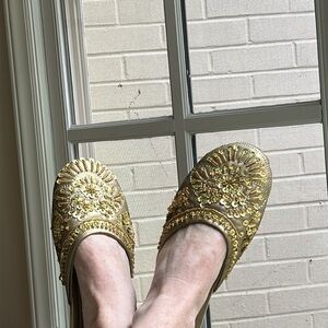 Vintage Size 8 House Shoes Slippers Sequined Puffy Tops Gold & Tan No Brand